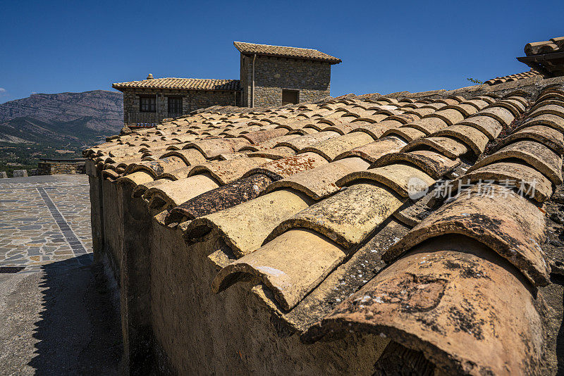 Roda de Isabena，屋顶瓦片细节，西班牙韦斯卡阿拉贡最美丽的村庄之一
